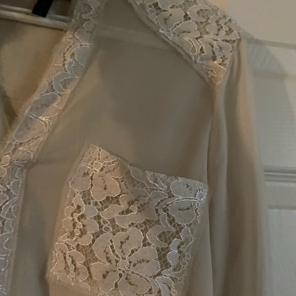 BCBG cream blouse with lace, size xs - Picture 5 of 5
